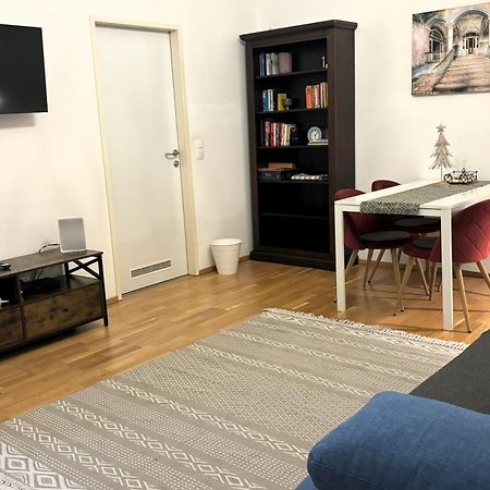 Casa Nostra - Ruhige Stadtwohnung Mit Balkon Wina Bagian luar foto