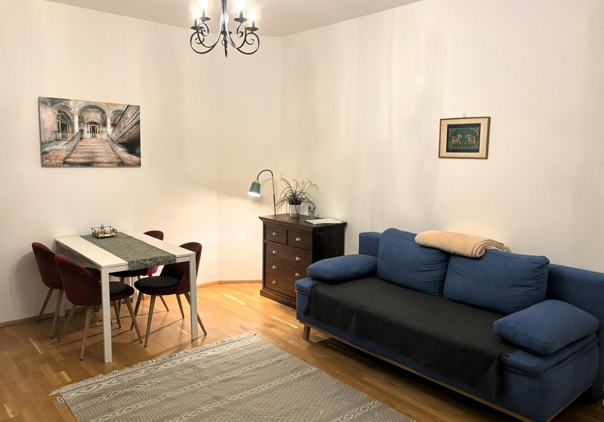 Casa Nostra - Ruhige Stadtwohnung Mit Balkon Wina Bagian luar foto