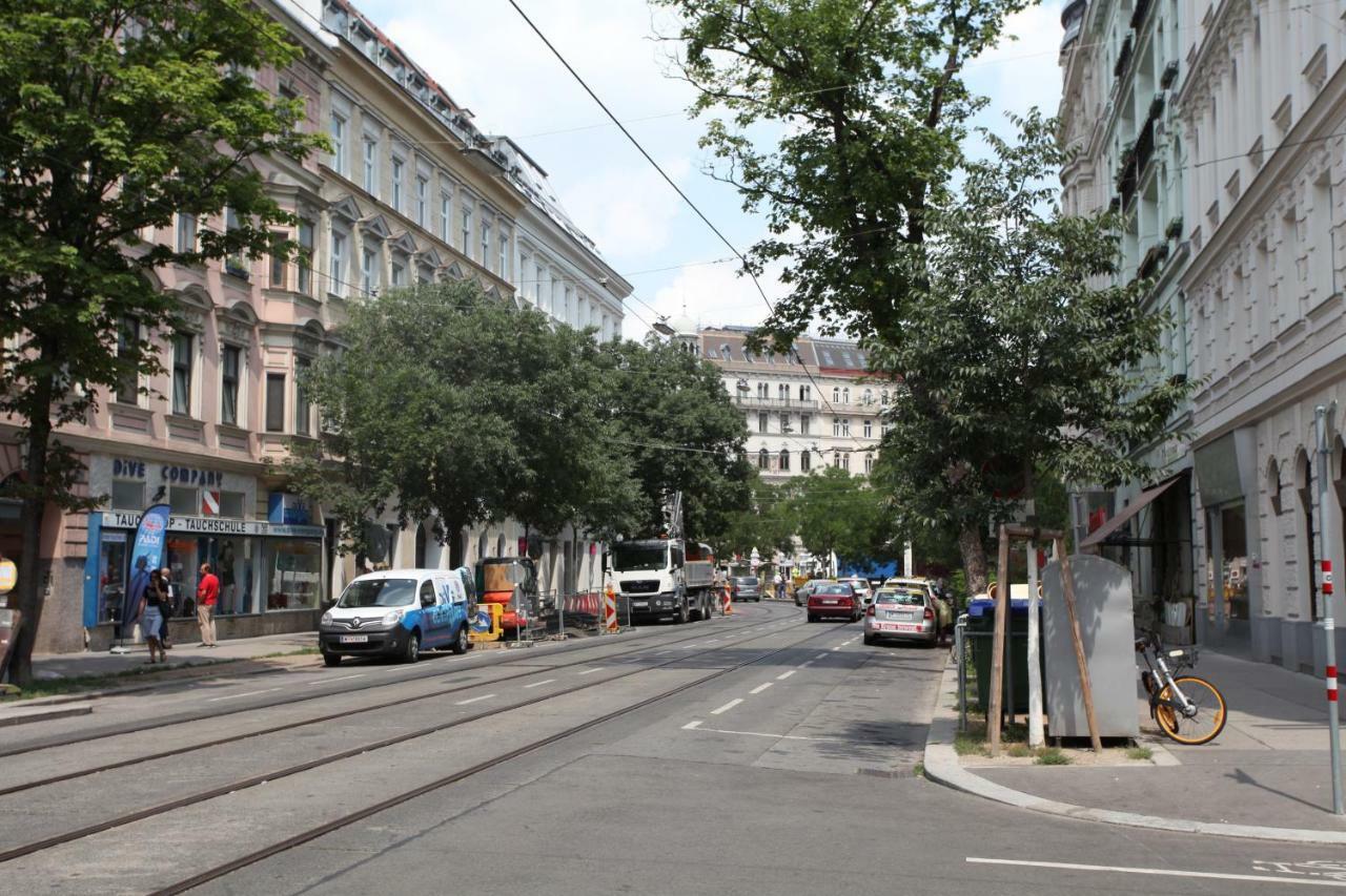 Casa Nostra - Ruhige Stadtwohnung Mit Balkon Wina Bagian luar foto