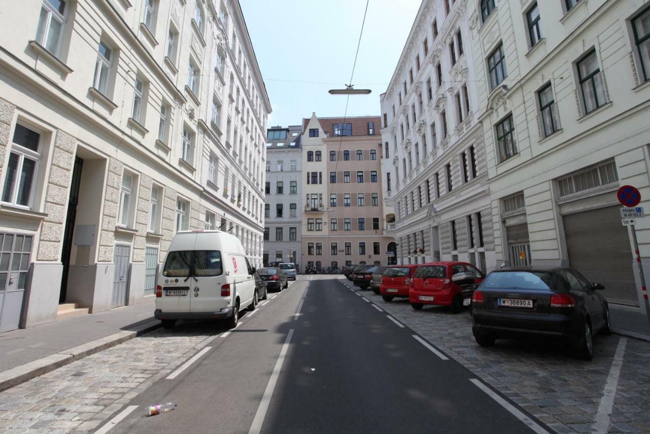 Casa Nostra - Ruhige Stadtwohnung Mit Balkon Wina Bagian luar foto