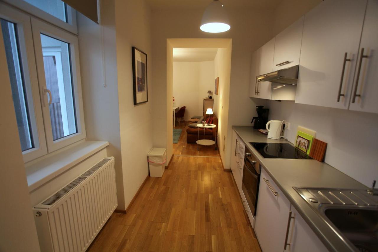 Casa Nostra - Ruhige Stadtwohnung Mit Balkon Wina Bagian luar foto